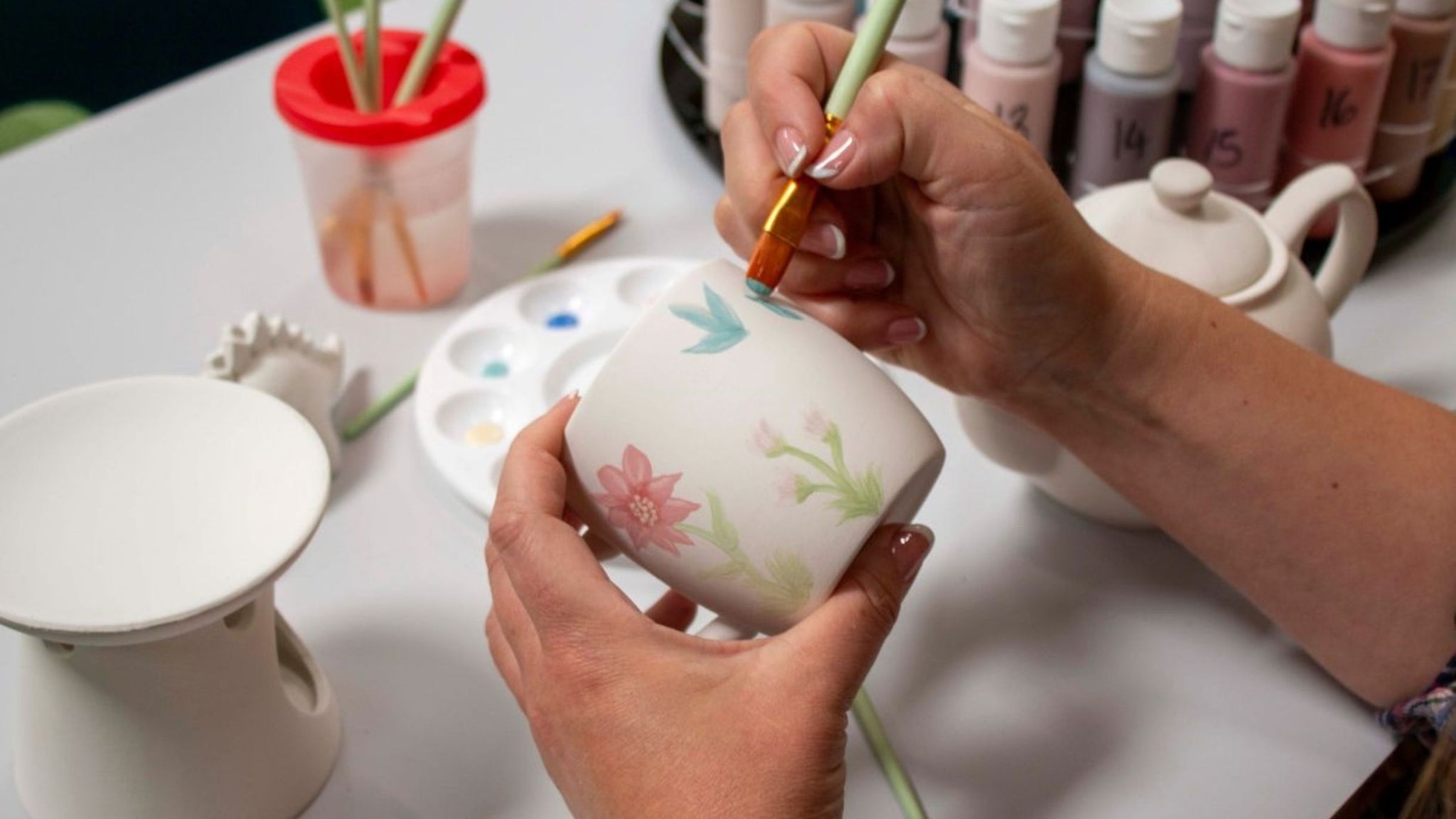 How to Seal Acrylic Paint on Ceramic